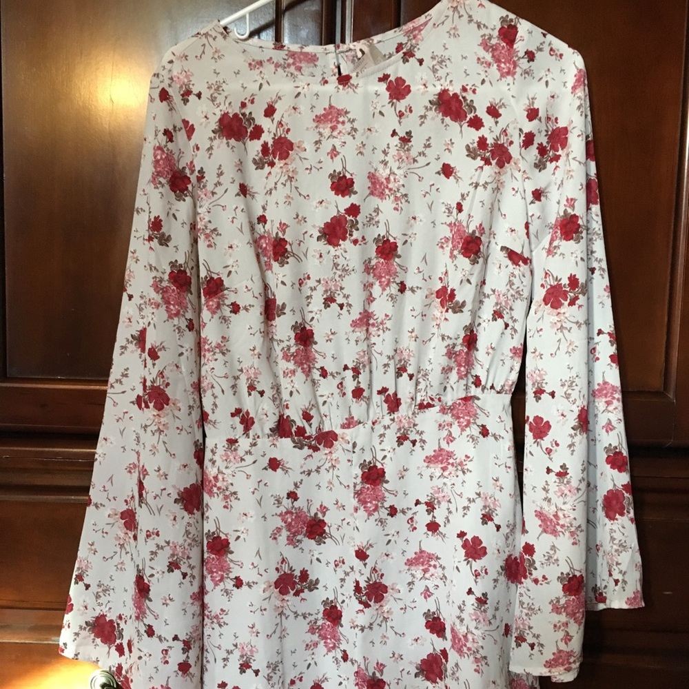 (SALE) Forever 21 White floral print Romper